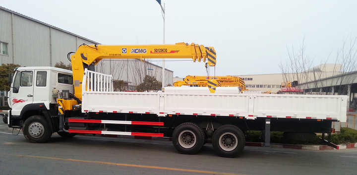 XCMG 16 ton Truck Mounted Crane hydraulic telescopic boom crane SQS300