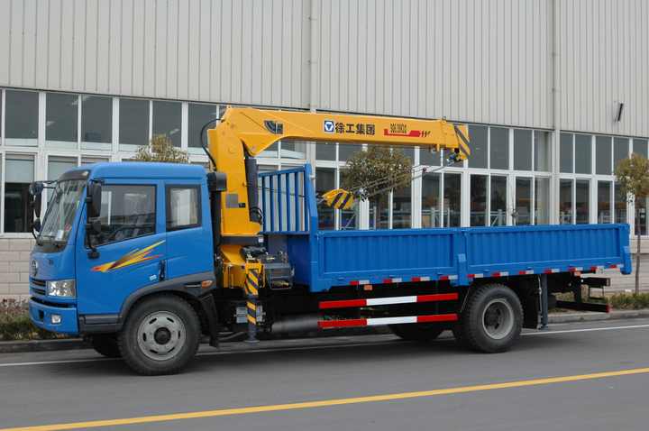 XCMG 6.3Ton hydraulic Telescoping Boom truck mounted crane SQ6.3SK2Q SQ6.3SK3Q