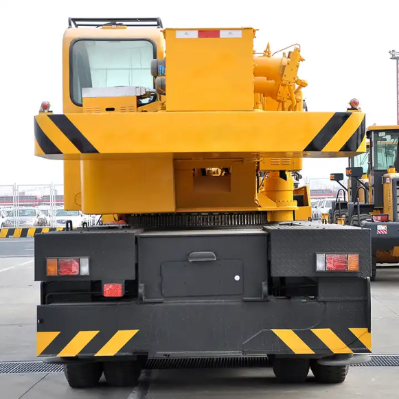XCMG price of hydraulic small mobile crane service 8000kg truck crane QY8B.5 for sale
